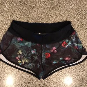 Lululemon curious jungle speed shorts size 8
